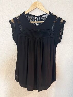 Daniel Rainn Black Lace Yoke Cap Sleeve Blouse